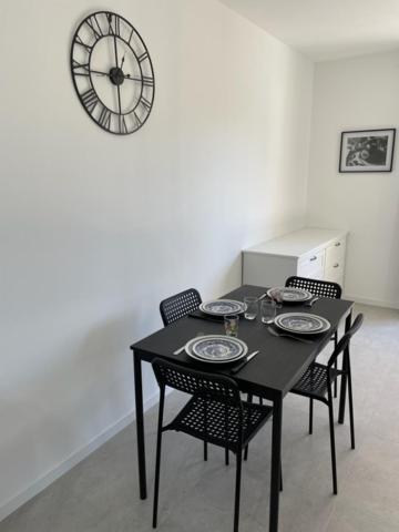 Appartement 30 M2, Piscine Et Parking Prive มูอองส์ ซาร์ตูซ์ ภายนอก รูปภาพ