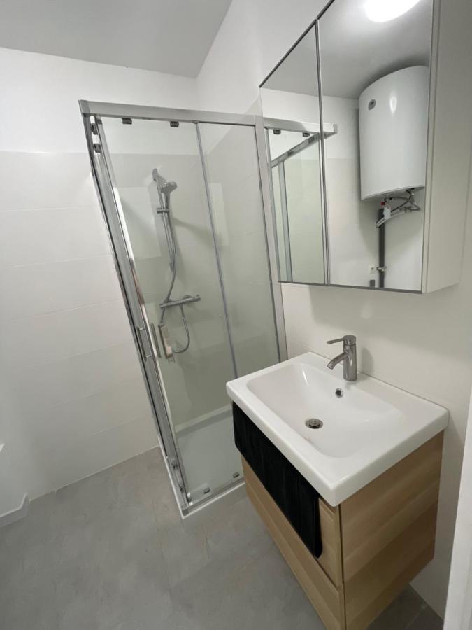 Appartement 30 M2, Piscine Et Parking Prive มูอองส์ ซาร์ตูซ์ ภายนอก รูปภาพ